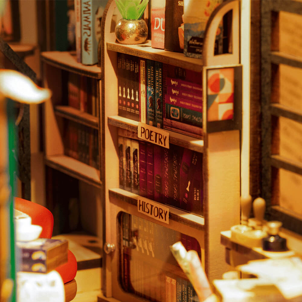 DIY Book Nook Kit - Shakespeare Bookstore